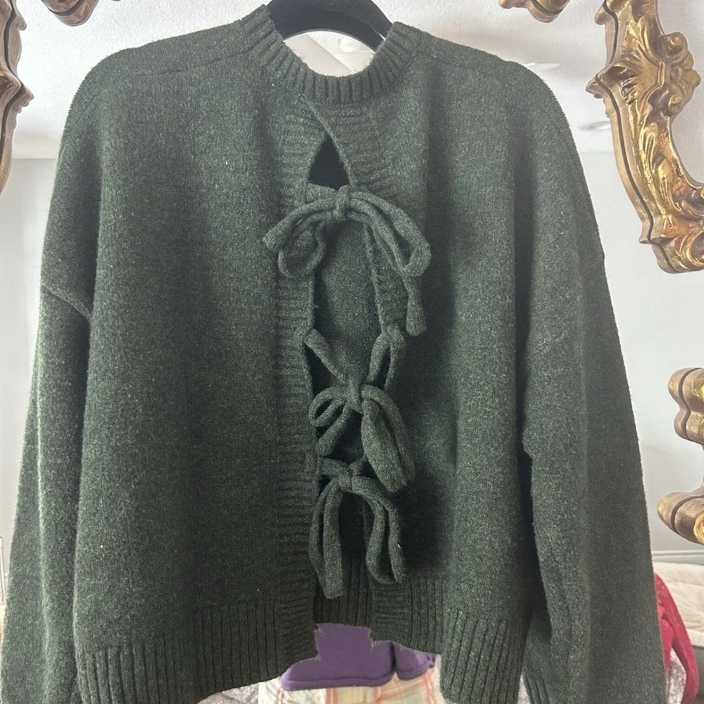 Buttermelon NWOT Women's Dark Green Tie-Front Knit Sweater Sz Medium
